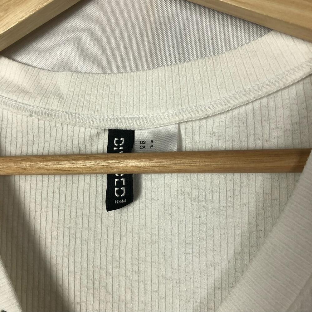 H&M Divided White Cropped‎ Jersey Top S - Picture 3 of 3